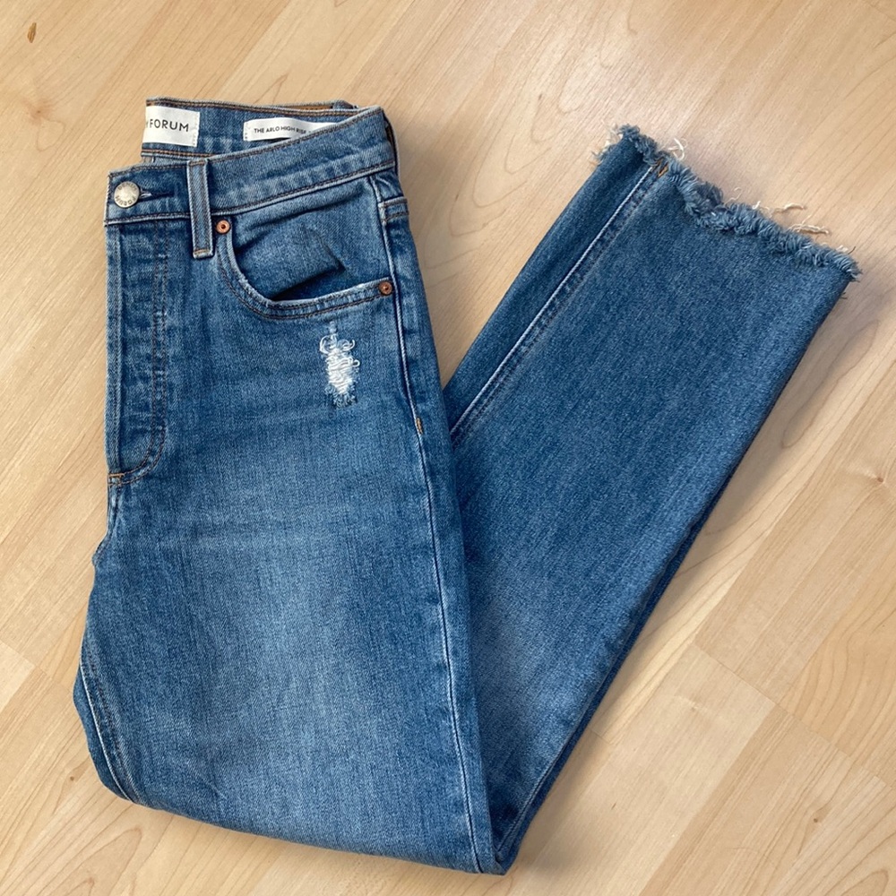 VGUC Denim Forum Arlo High Rise Straight Jeans 25 / 28L Aritzia